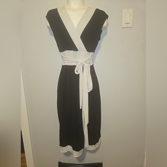 Le Chateau Two-Tone Black and White Midi Dress - Picture 8 of 8